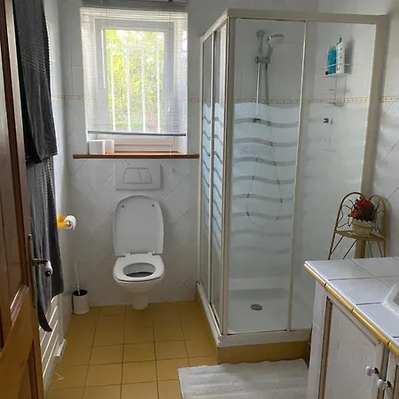 Bord De Piscine Apartment